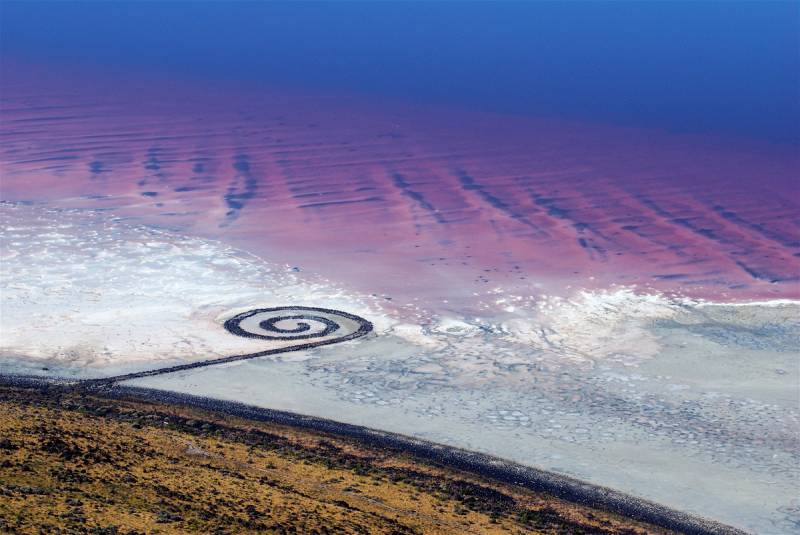 03c-1970-robertsmithson-spiraljetty.jpg