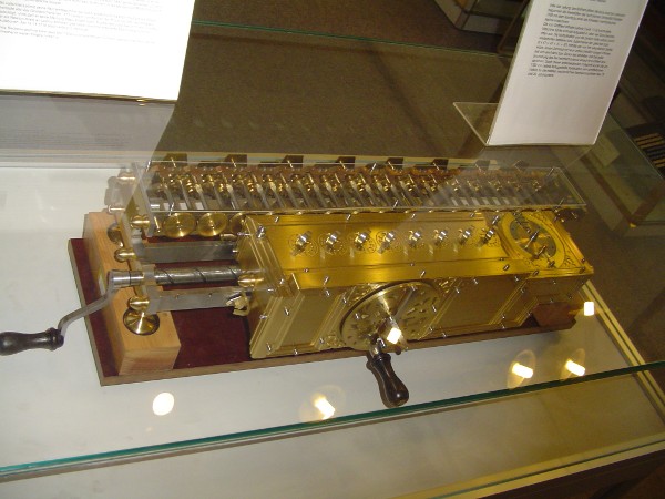 leibnitzrechenmaschine.jpg